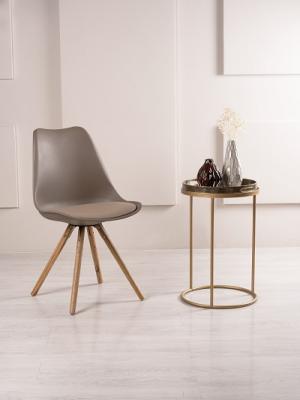 Пластиковые стулья