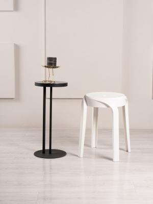 Пластиковые табуреты